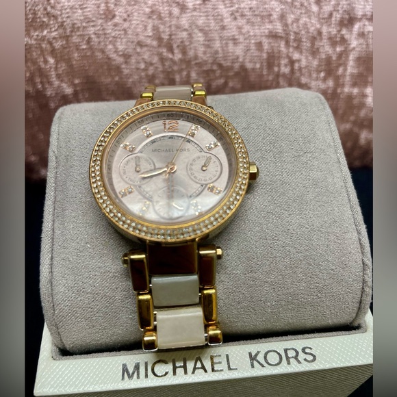 Michael Kors Rose Gold Ladies Watch - Picture 3 of 5